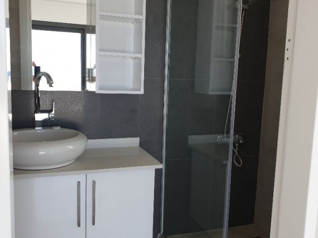 GİRNE MERKEZDE DAĞ ve DENİZ MANZARALI GENİŞ TERASLI 3+1 EŞYASIZ PENTHOUSE!