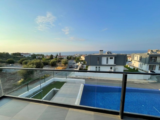 4 + 1 LUXURY VILLA WITH PRIVATE POOL OVERLOOKING THE MOUNTAINS and THE SEA IN KYRENIA EDREMIT! ** 