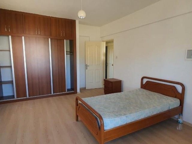 HALB MÖBLIERTE 3 + 1 WOHNUNG IN KYRENIA BOSPORUS!!! ** 