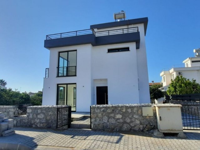 NEU FERTIGGESTELLTE 3+1 FREISTEHENDE VILLA IN OZANKÖY ** 