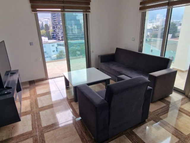 GİRNE MERKEZDE MÜKEMMEL KONUMDA 2+1 EŞYALI PENTHOUSE