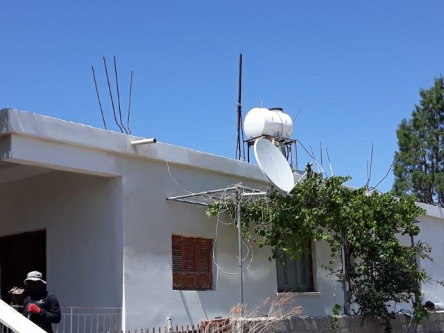 FREISTEHENDES DOPPELHAUS ZUM DRINGENDEN VERKAUF IM DORF BALIKESİR, NIKOSIA.