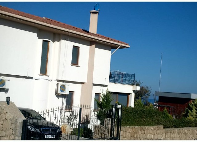 Charming 4 Bedroom Detached Villa Zum Verkauf Lage Catalkoy Kyrenia. ** 