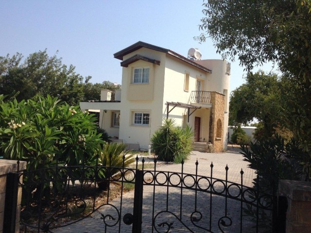 3 Bedroom Villa For Rent Location Alsancak Girne (private swimming pool)