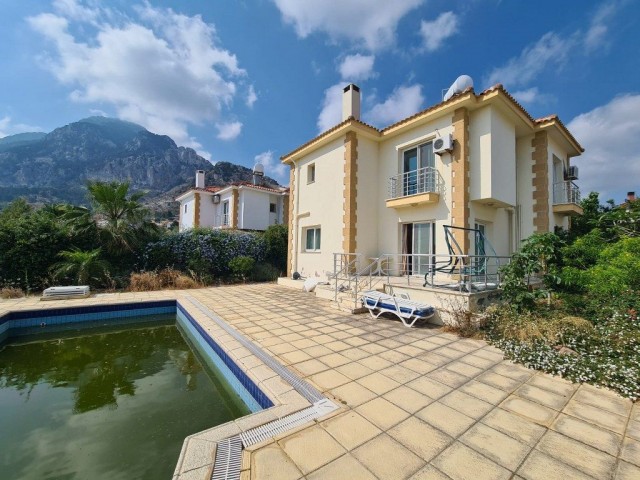 3 Schlafzimmer Villa Zum Verkauf Lage Karsiyaka Kyrenia ** 