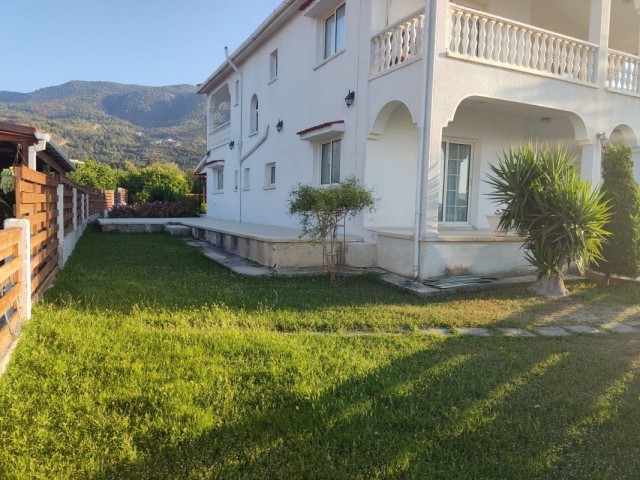 ① Kept 6 Bedroom Villa For Sale Location Lapta Kyrenia (guter Preis für ein solides Haus) ** 