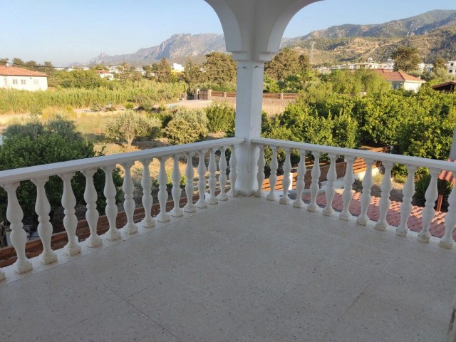 ① Kept 6 Bedroom Villa For Sale Location Lapta Kyrenia (guter Preis für ein solides Haus) ** 