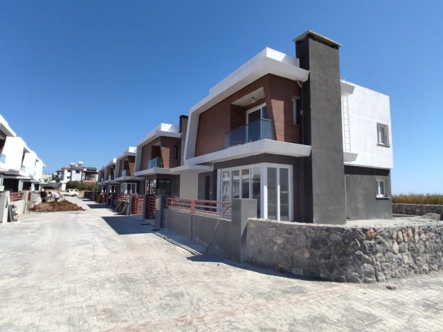 Schöne Villa mit 3 Schlafzimmern zum Verkauf in Girne Karsiyaka