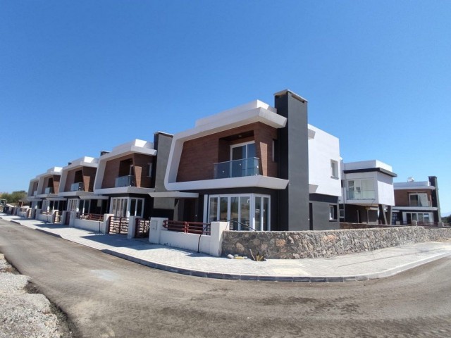 Girne Karşıyaka Satılık Konumda Güzel 3 Yatak Odalı Villa