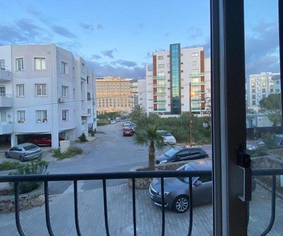 Продажа квартиры с 3 спальнями рядом с отелем Lord Palace Hotel New Harbour Girne