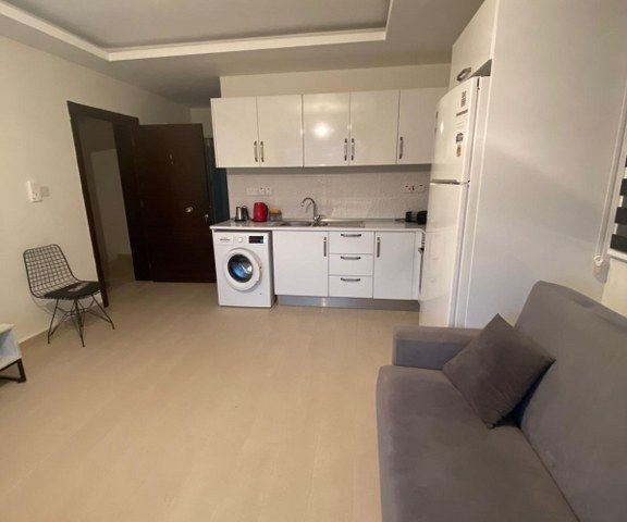 Schöne 1-Zimmer-Wohnung zu verkaufen Lage New Port Kyrenia in der Nähe von Oscar Hotel Girne (mit Bürogenehmigung)