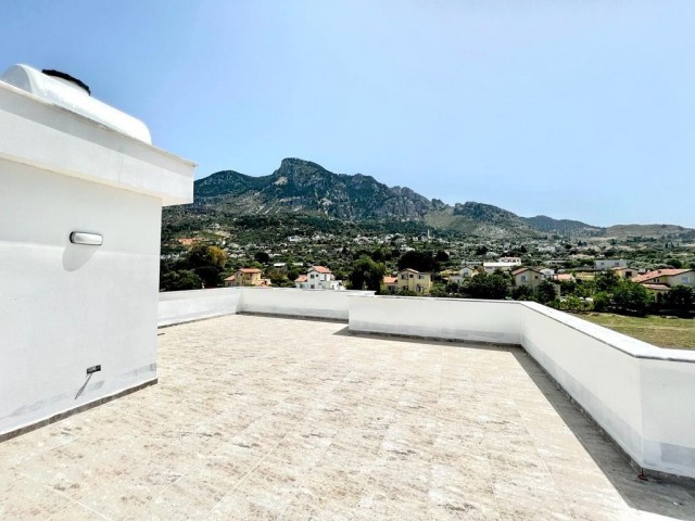 Schöne Villa mit 4 Schlafzimmern zum Verkauf in Karsiyaka, Kyrenia