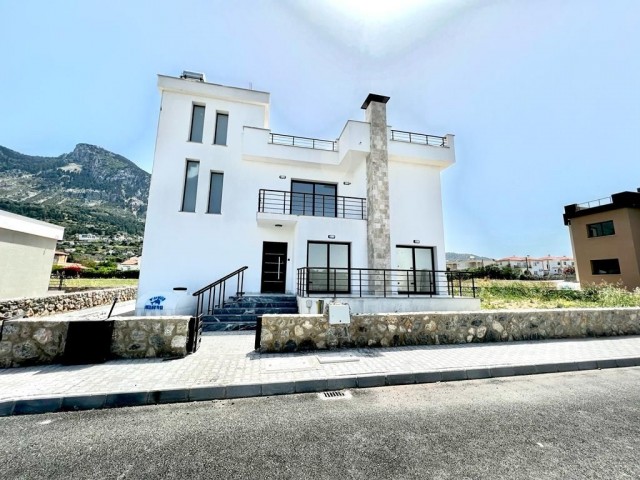 Schöne Villa mit 4 Schlafzimmern zum Verkauf in Karsiyaka, Kyrenia