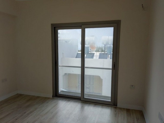 Brandneue 2-Zimmer-Wohnung zum Verkauf in der Nähe von Ezic Premier Kyrenia