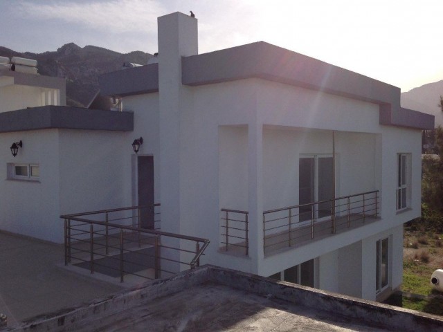 Brandneue Villa mit 6 Schlafzimmern zum Verkauf, Standort Catalkoy, Kyrenia