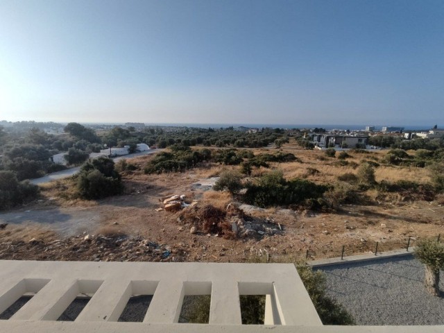 Schöne 2-Zimmer-Wohnung zum Verkauf in Catalkoy Girne (private Dachterrasse mit wunderschönem Meer- und Bergblick)