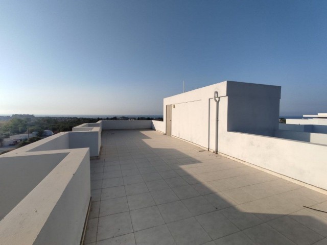 Schöne 2-Zimmer-Wohnung zum Verkauf in Catalkoy Girne (private Dachterrasse mit wunderschönem Meer- und Bergblick)