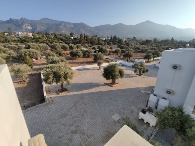 Schöne 2-Zimmer-Wohnung zum Verkauf in Catalkoy Girne (private Dachterrasse mit wunderschönem Meer- und Bergblick)