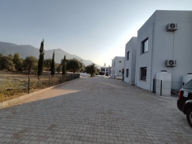 Schöne 2-Zimmer-Wohnung zum Verkauf in Catalkoy Girne (private Dachterrasse mit wunderschönem Meer- und Bergblick)