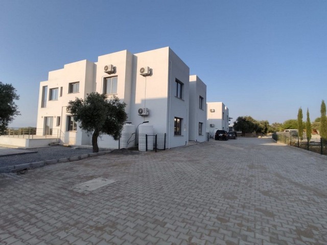 Schöne 2-Zimmer-Wohnung zum Verkauf in Catalkoy Girne (private Dachterrasse mit wunderschönem Meer- und Bergblick)