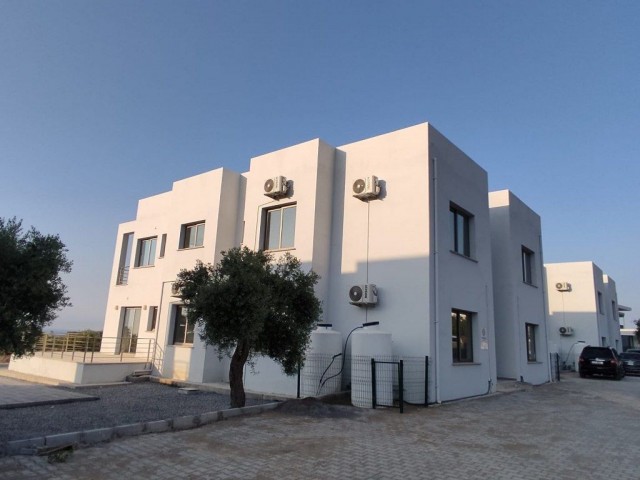 Schöne 2-Zimmer-Wohnung zum Verkauf in Catalkoy Girne (private Dachterrasse mit wunderschönem Meer- und Bergblick)