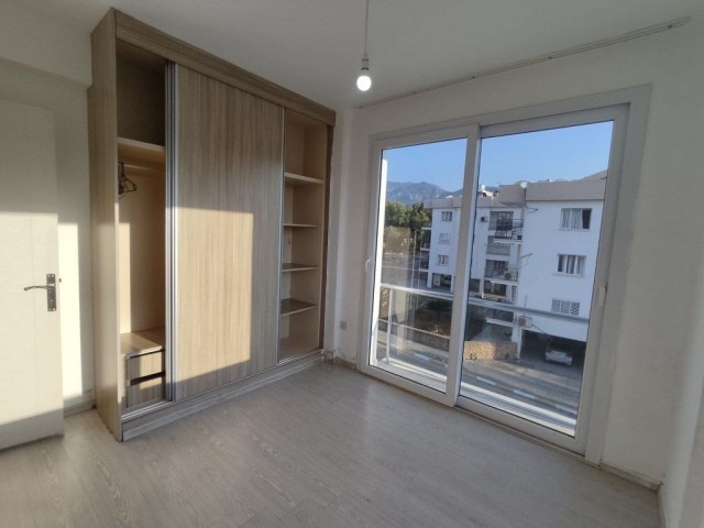 3-Zimmer-Wohnung zum Verkauf, Lage gegenüber dem Kasgar-Markt, Kyrenia
