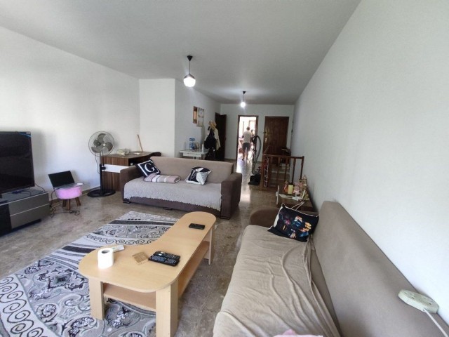 Maisonette-Wohnung mit 2 Schlafzimmern zum Verkauf, Lage in der Nähe des Baris Parks in Kyrenia