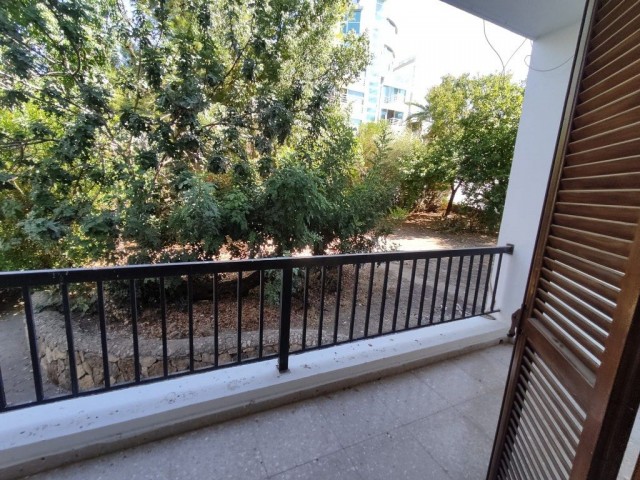 Maisonette-Wohnung mit 2 Schlafzimmern zum Verkauf, Lage in der Nähe des Baris Parks in Kyrenia