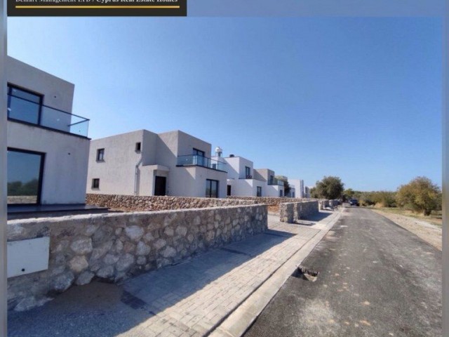 Villa mit 3 Schlafzimmern zum Verkauf, Standort Edremit Girne (mit atemberaubendem Blick auf die Fün