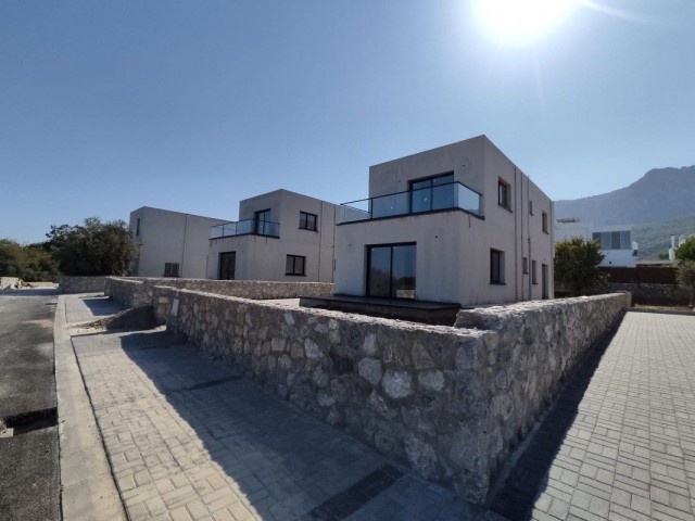 Villa mit 3 Schlafzimmern zum Verkauf, Standort Edremit Girne (mit atemberaubendem Blick auf die Fünf-Finger-Berge und das Mittelmeer)