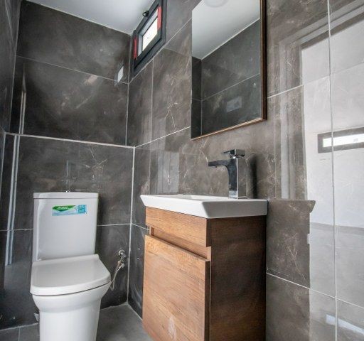 Elegante 5-Schlafzimmer-Treplex-Doppelhaushälfte zum Verkauf in der Nähe des Chamada Prestige Hotel Catalkoy Kyrenia (das richtige Zuhause für Ihren Lebensstil)