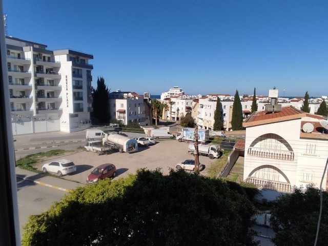 Loft-Penthouse mit 3 Schlafzimmern zum Verkauf, Lage gegenüber dem alten Nusmar-Markt in Kyrenia