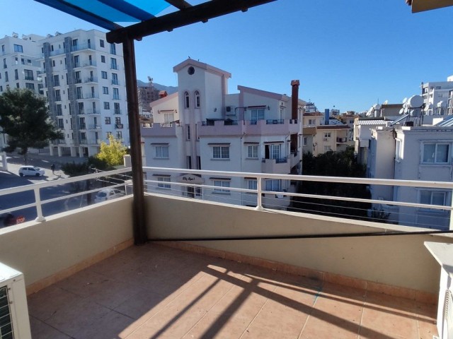 Loft-Penthouse mit 3 Schlafzimmern zum Verkauf, Lage gegenüber dem alten Nusmar-Markt in Kyrenia