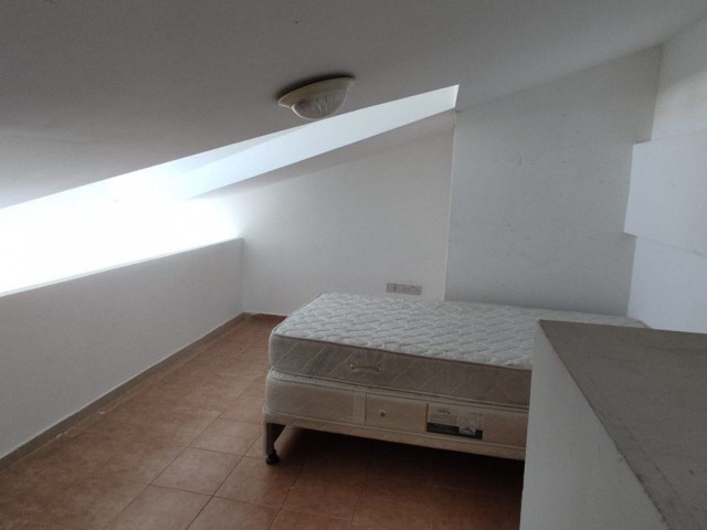 Loft-Penthouse mit 3 Schlafzimmern zum Verkauf, Lage gegenüber dem alten Nusmar-Markt in Kyrenia