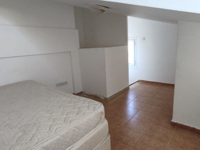 Loft-Penthouse mit 3 Schlafzimmern zum Verkauf, Lage gegenüber dem alten Nusmar-Markt in Kyrenia