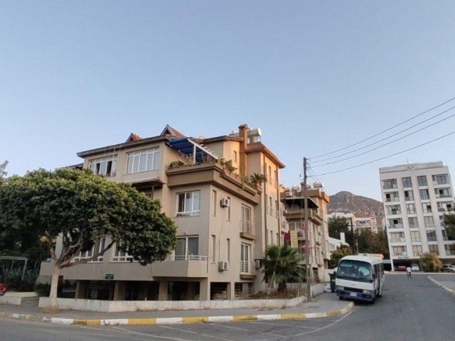 Loft-Penthouse mit 3 Schlafzimmern zum Verkauf, Lage gegenüber dem alten Nusmar-Markt in Kyrenia