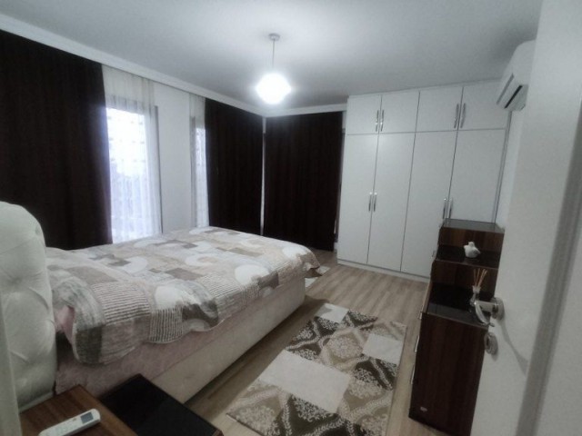 Schöne Maisonette-Wohnung mit 3 Schlafzimmern zu vermieten, Standort Alsancak Girne