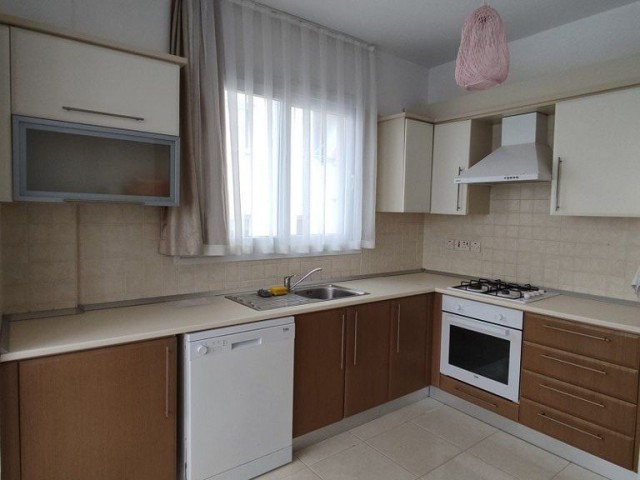 Apartment mit 2 Schlafzimmern zum Verkauf, direkt gegenüber dem Lord's Palace Hotel Girne (1 zusätzlicher Abstellraum) (türkischer Titel)