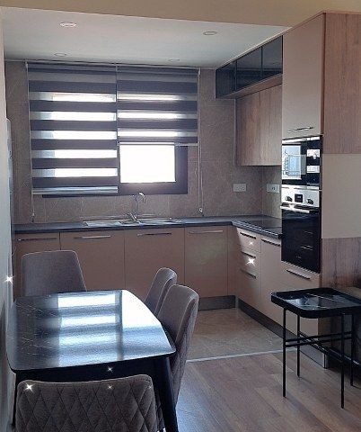 Bemerkenswerte Wohnung mit 1 oder 2 Schlafzimmern und Geschäften zum Verkauf, Lage im avantgardistischen Kyrenia.