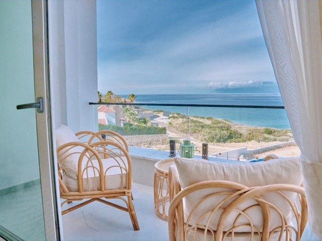 Entzückende Penthouse-Wohnung mit 2 und 3 Schlafzimmern direkt am Meer zum Verkauf, Standort Esentepe Girne, Nordzypern (Poseidon)