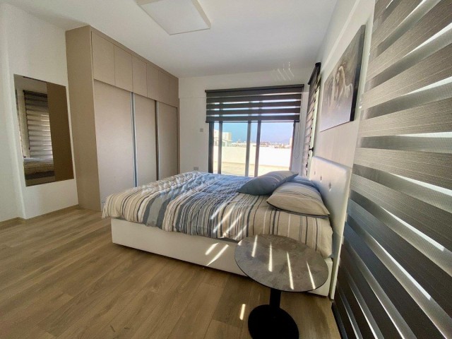 Penthouse mit 3 Schlafzimmern zu vermieten, Lage in der Nähe des Barbaros-Marktes in Kyrenia