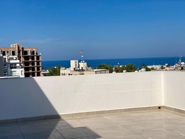 Penthouse mit 3 Schlafzimmern zu vermieten, Lage in der Nähe des Barbaros-Marktes in Kyrenia