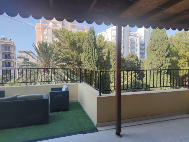 Girne Merkezde Full Eşyalı Satılık 2+1 Penthouse