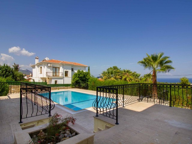 3+1 Villa mit Pool zum Verkauf in Kyrenia Çatalköy