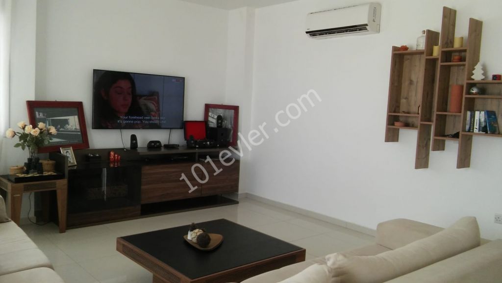 GİRNE MERKEZDE KİRALIK EŞYALI 3+1 PENTHOUSE 