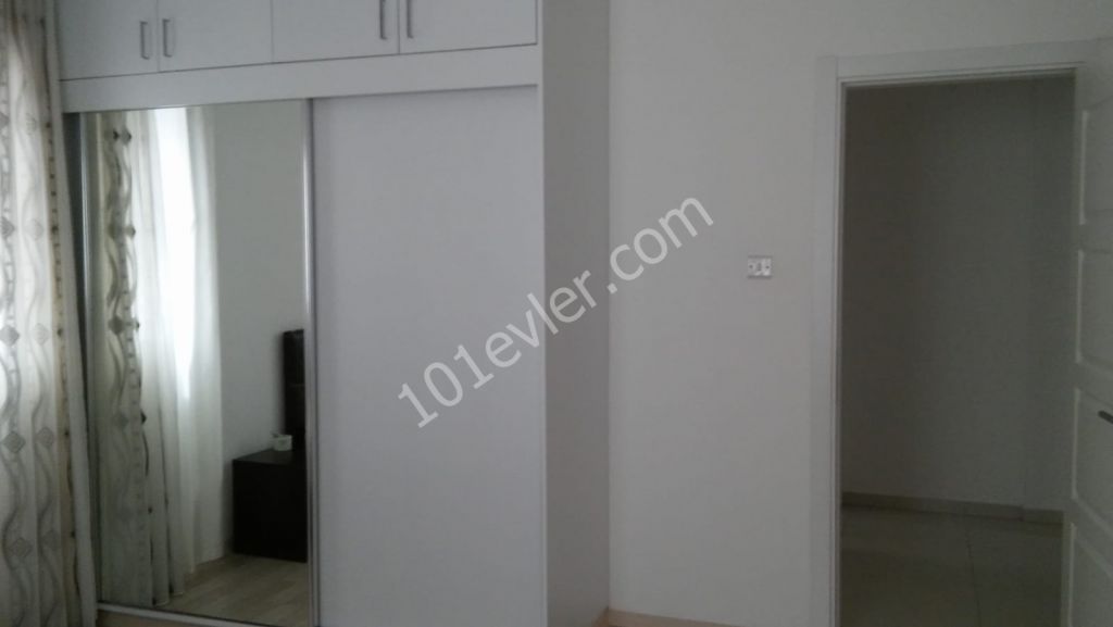 GİRNE MERKEZDE SATILIK 2+1 EŞYALI DAİRE 