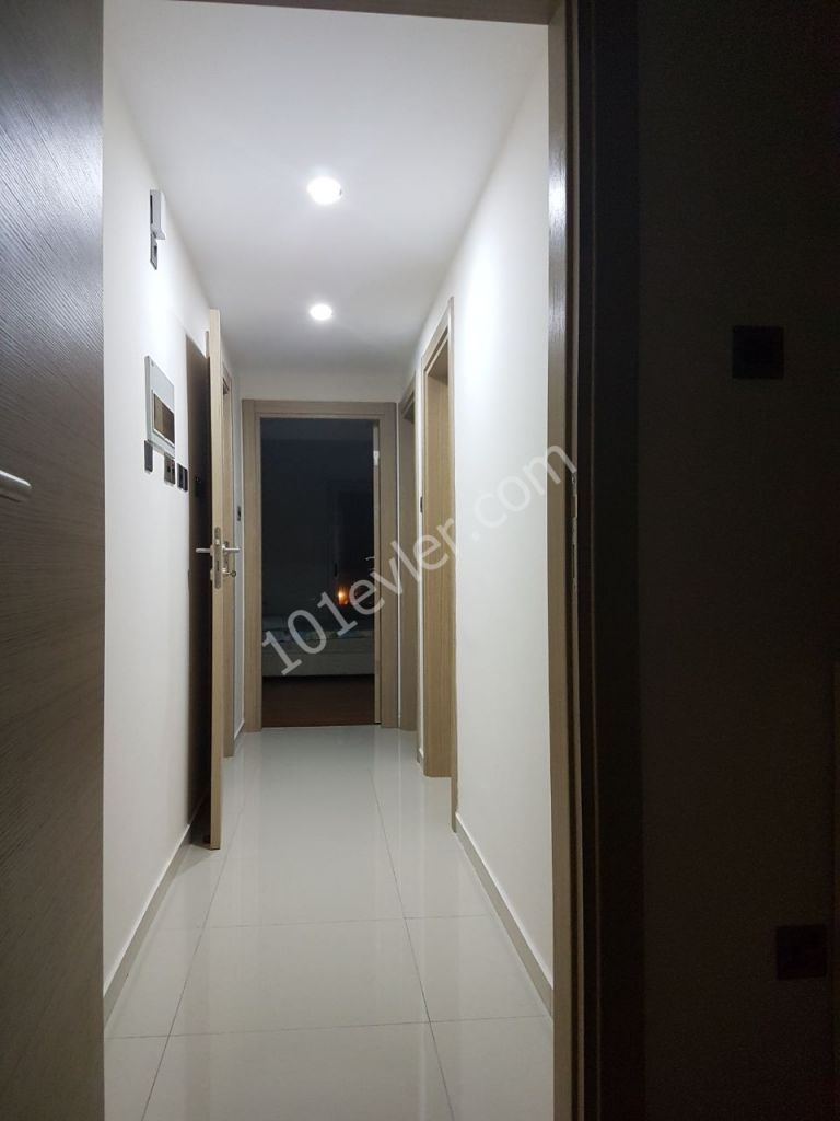 GİRNE AMFİ TİYATRO BÖLGESİNDE SATILIK DAĞ VE DENİZ MANZARALI 3+1 PENTHOUSE