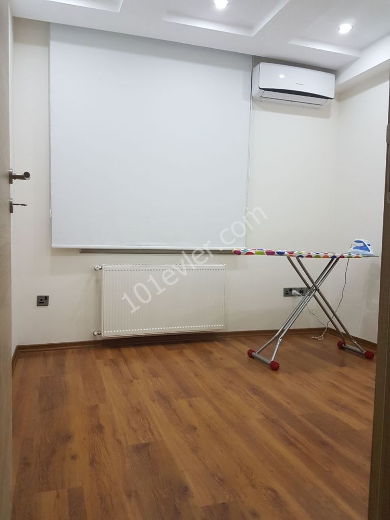 GİRNE AMFİ TİYATRO BÖLGESİNDE SATILIK DAĞ VE DENİZ MANZARALI 3+1 PENTHOUSE