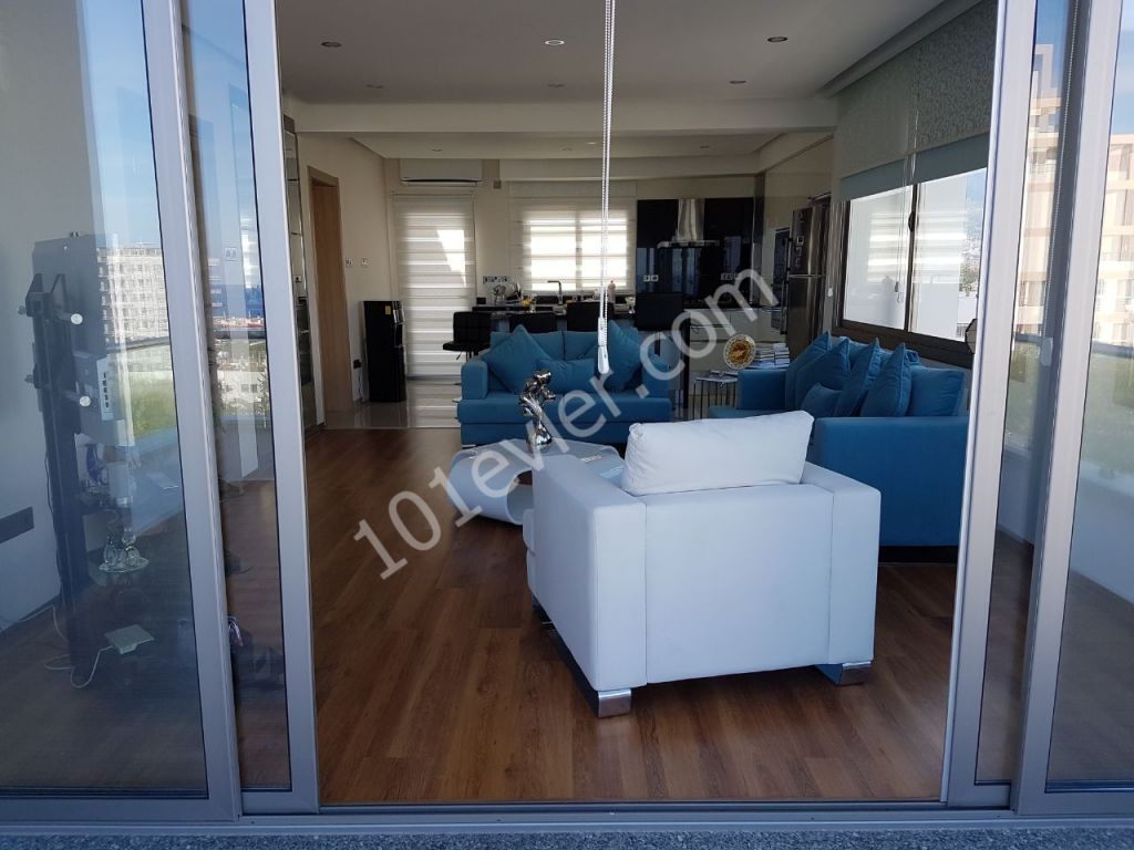 GİRNE AMFİ TİYATRO BÖLGESİNDE SATILIK DAĞ VE DENİZ MANZARALI 3+1 PENTHOUSE