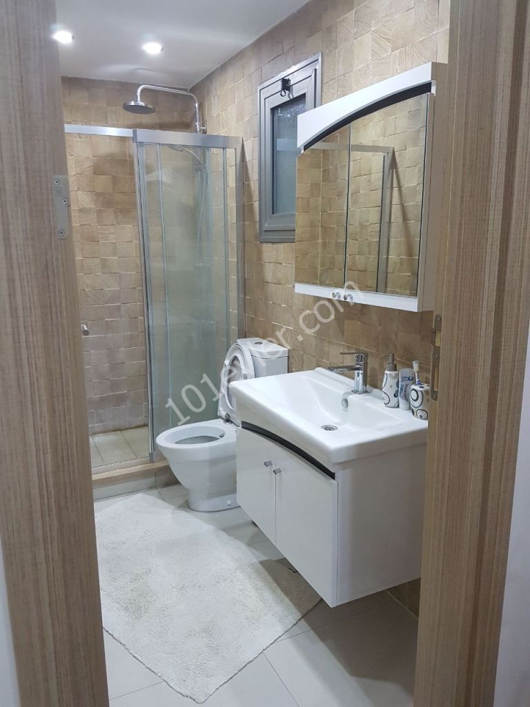 GİRNE AMFİ TİYATRO BÖLGESİNDE SATILIK DAĞ VE DENİZ MANZARALI 3+1 PENTHOUSE